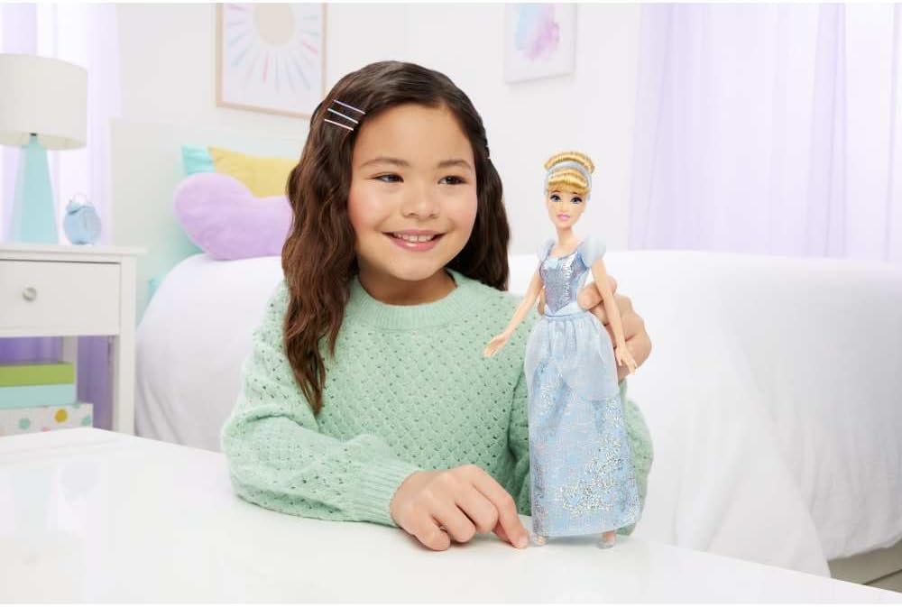 Mattel Disney Princess Tiana Doll in Sparkling Fashion with Removable Skirt, Tiara and Shoes, Posable & Collectible, Inspired by Movie
