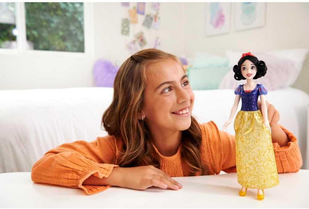 Mattel Disney Princess Tiana Doll in Sparkling Fashion with Removable Skirt, Tiara and Shoes, Posable & Collectible, Inspired by Movie