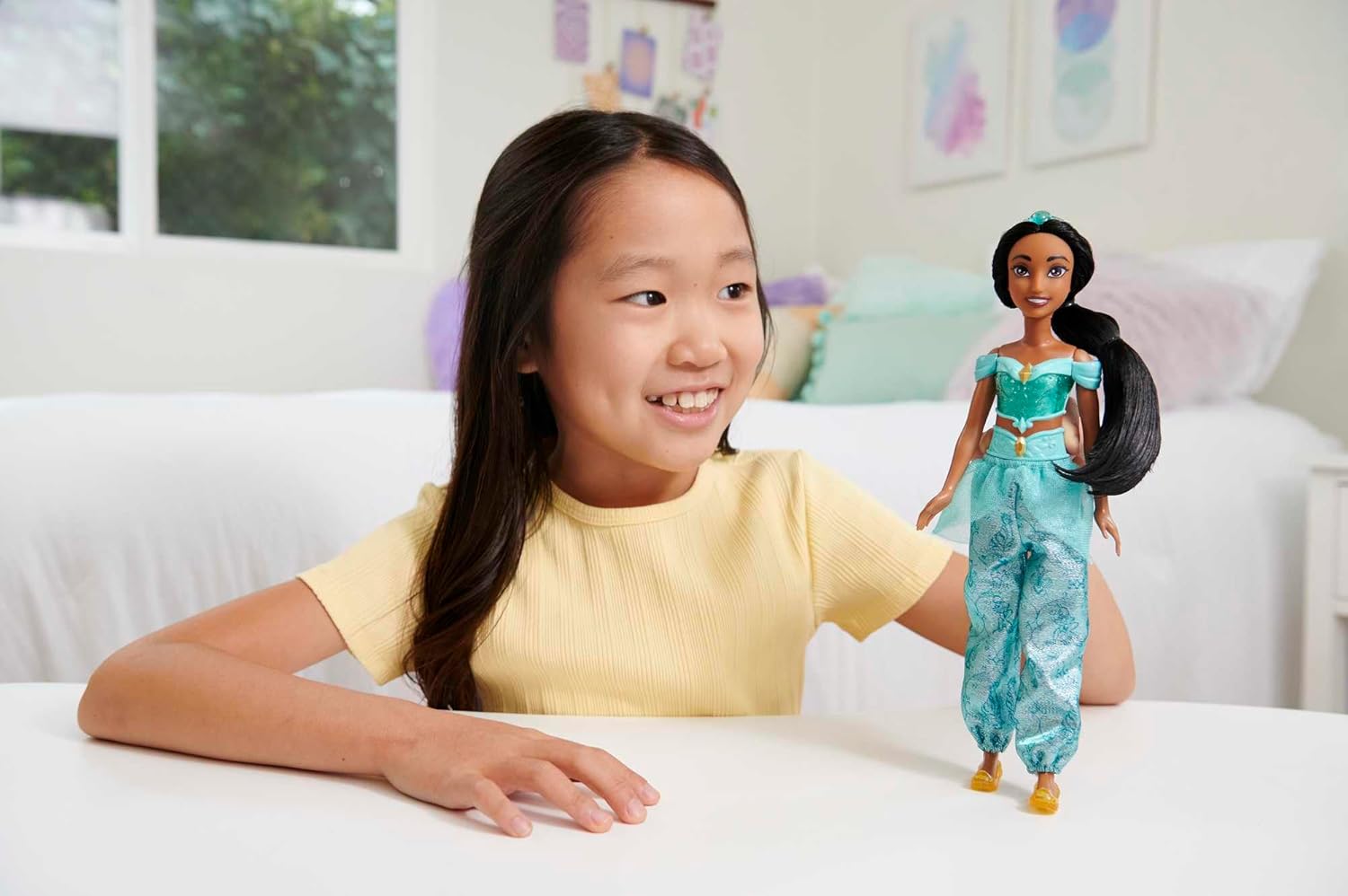 Mattel Disney Princess Tiana Doll in Sparkling Fashion with Removable Skirt, Tiara and Shoes, Posable & Collectible, Inspired by Movie