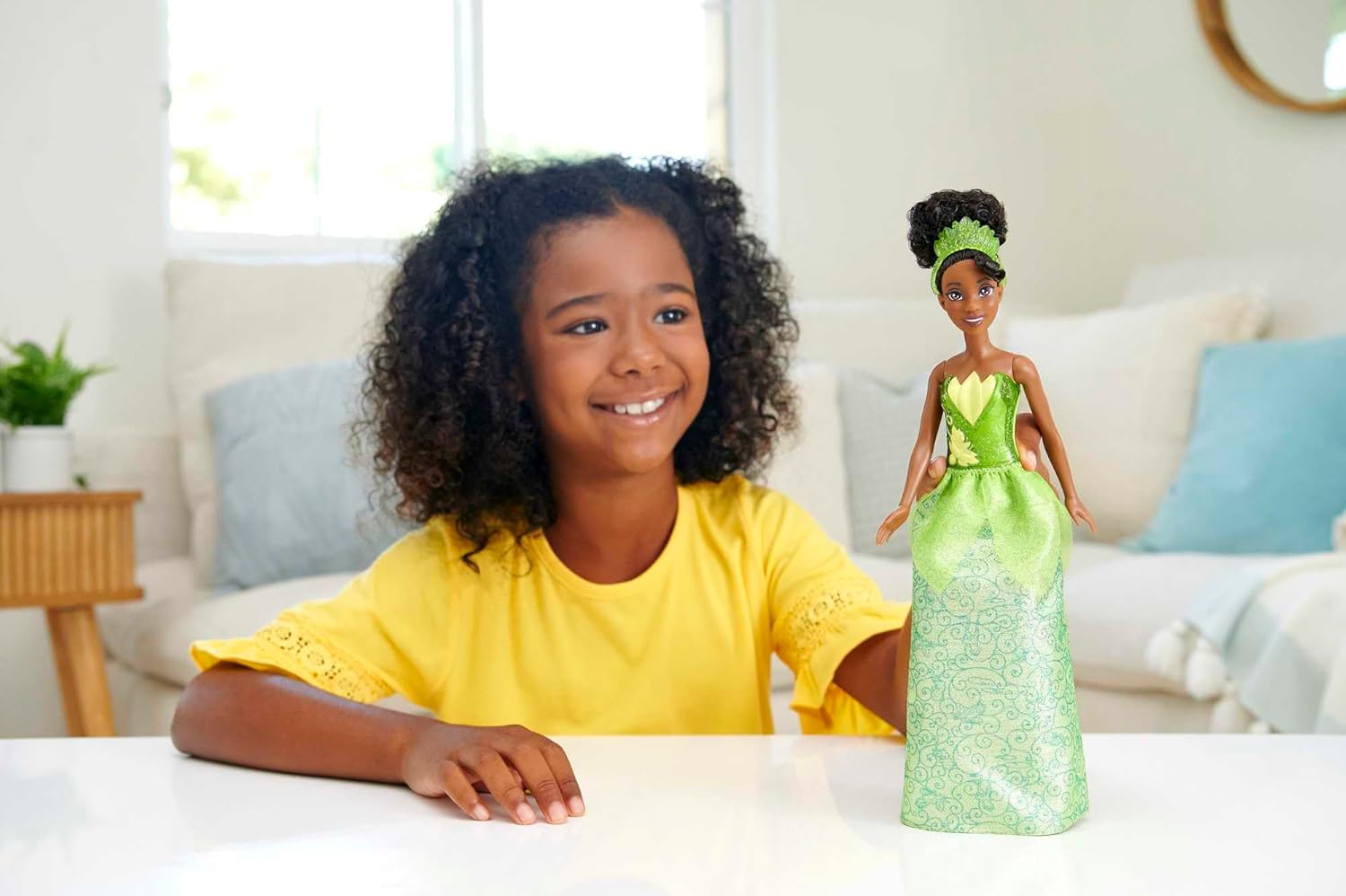 Mattel Disney Princess Tiana Doll in Sparkling Fashion with Removable Skirt, Tiara and Shoes, Posable & Collectible, Inspired by Movie