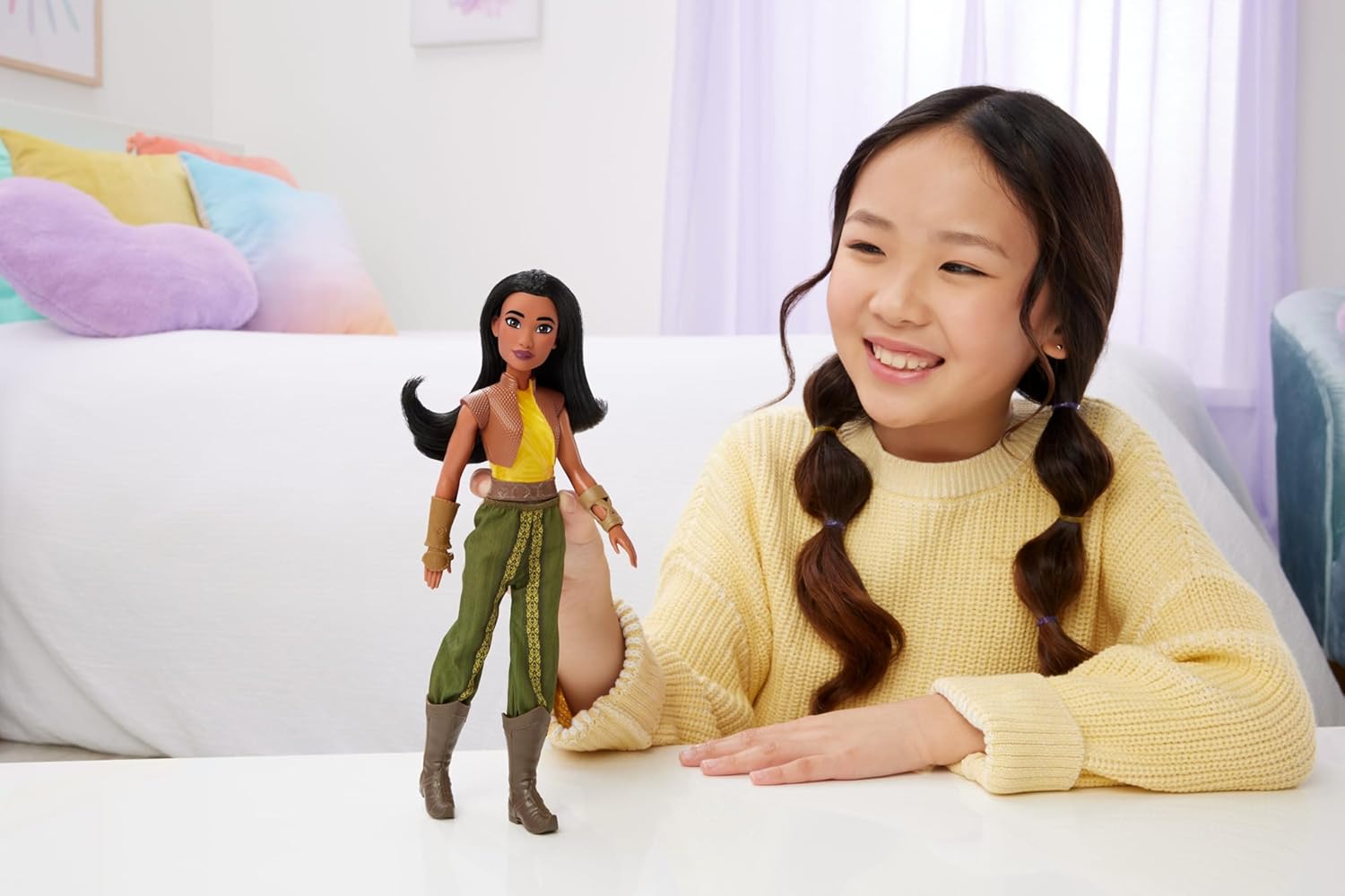 Mattel Disney Princess Tiana Doll in Sparkling Fashion with Removable Skirt, Tiara and Shoes, Posable & Collectible, Inspired by Movie