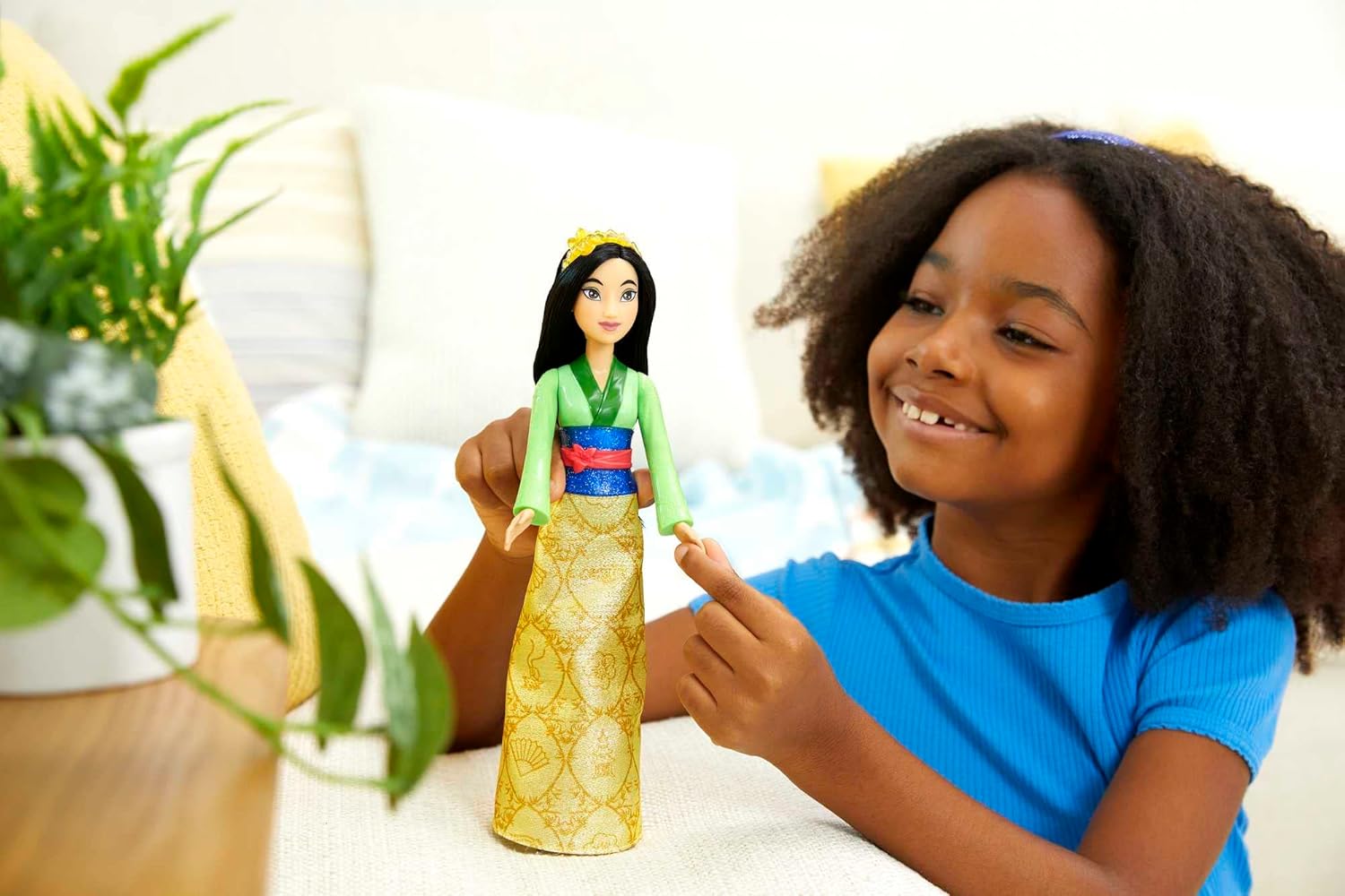 Mattel Disney Princess Tiana Doll in Sparkling Fashion with Removable Skirt, Tiara and Shoes, Posable & Collectible, Inspired by Movie